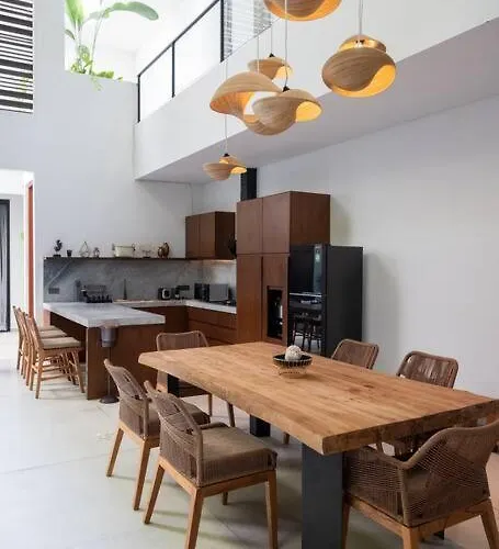 Talisman - Luxury Rooftop Only 5 Mins To Villa